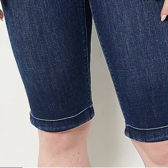Laurie Felt Petite Plus Daisy Premium Denim Knee Grazer Dark Vintage 20WP - Picture 6 of 8